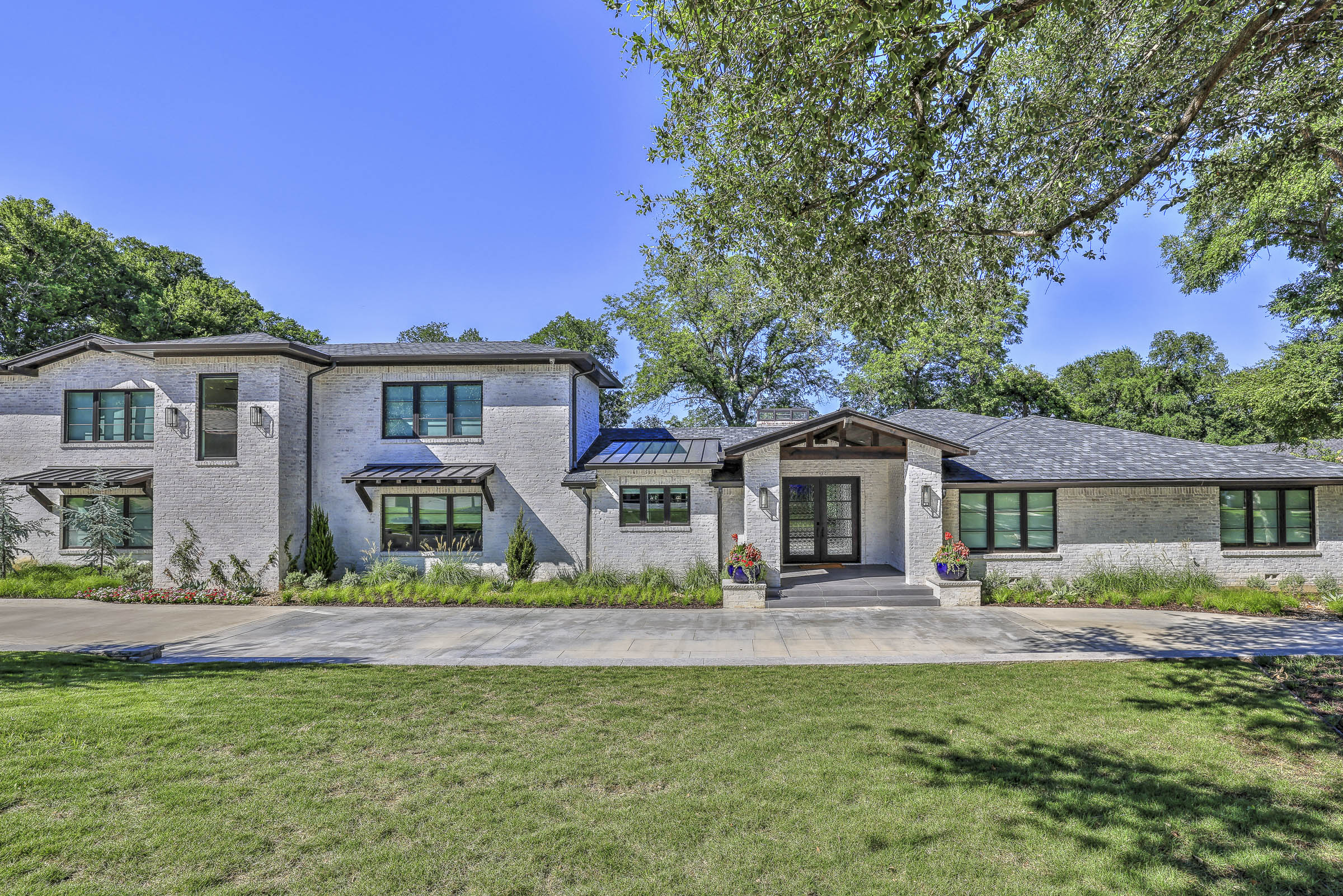 Euro-Lakeview Estate